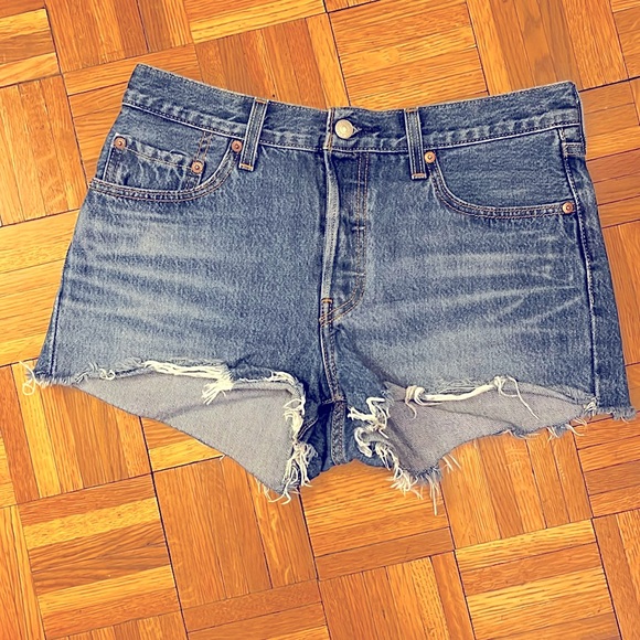 Levi's Classic Blue Denim Shorts - Picture 2 of 8